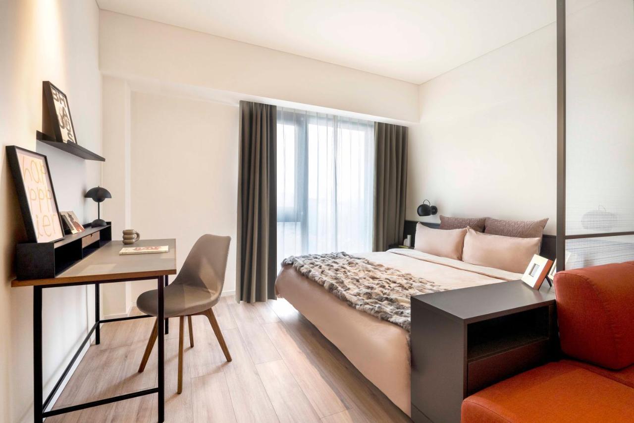 Base-Beijing Wangfujing Serviced Apartment- In Hutong &Bike Rental &Close To Forbidden City, Tian'Anmen Square &Subway Nearby &Free Coffee &Washing Machine,Kitchen &Restaurant Discount &English Speaking &High Speed Free Wifi Ngoại thất bức ảnh Bedroom