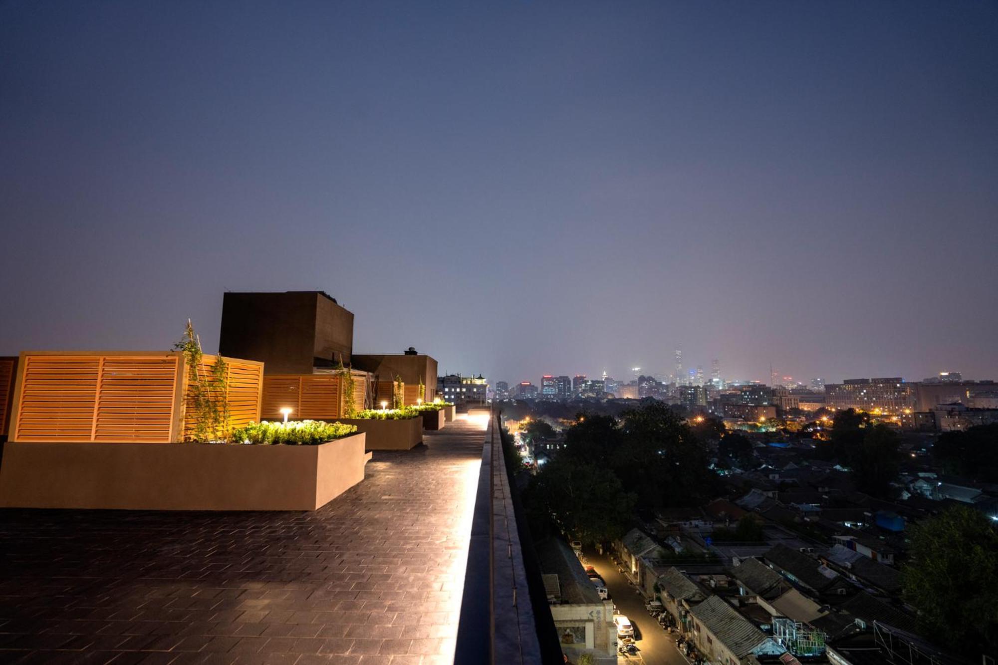 Base-Beijing Wangfujing Serviced Apartment- In Hutong &Bike Rental &Close To Forbidden City, Tian'Anmen Square &Subway Nearby &Free Coffee &Washing Machine,Kitchen &Restaurant Discount &English Speaking &High Speed Free Wifi Ngoại thất bức ảnh View from the rooftop