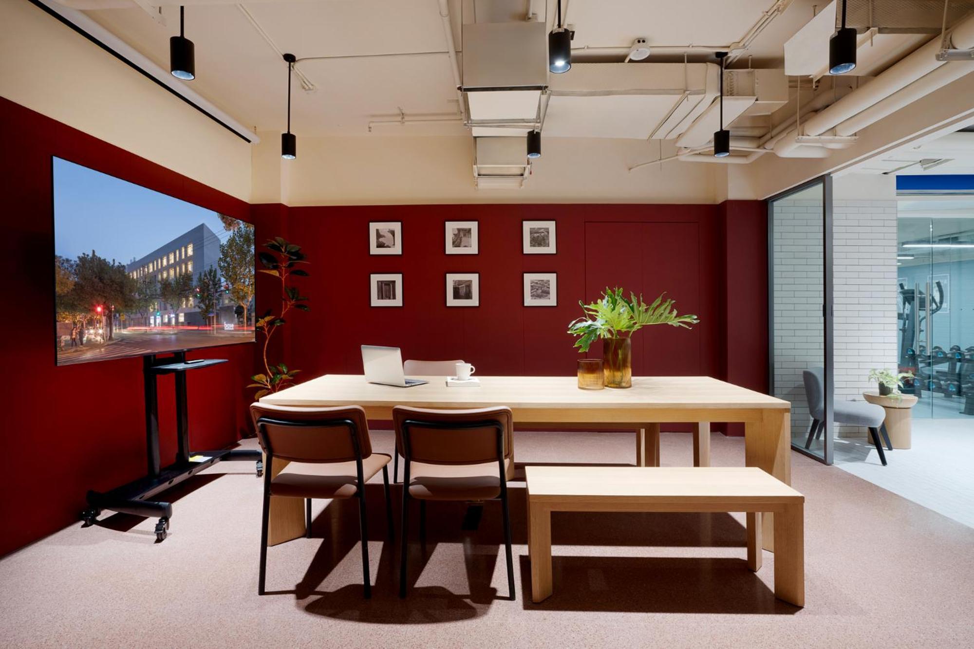 Base-Beijing Wangfujing Serviced Apartment- In Hutong &Bike Rental &Close To Forbidden City, Tian'Anmen Square &Subway Nearby &Free Coffee &Washing Machine,Kitchen &Restaurant Discount &English Speaking &High Speed Free Wifi Ngoại thất bức ảnh The interior of the library