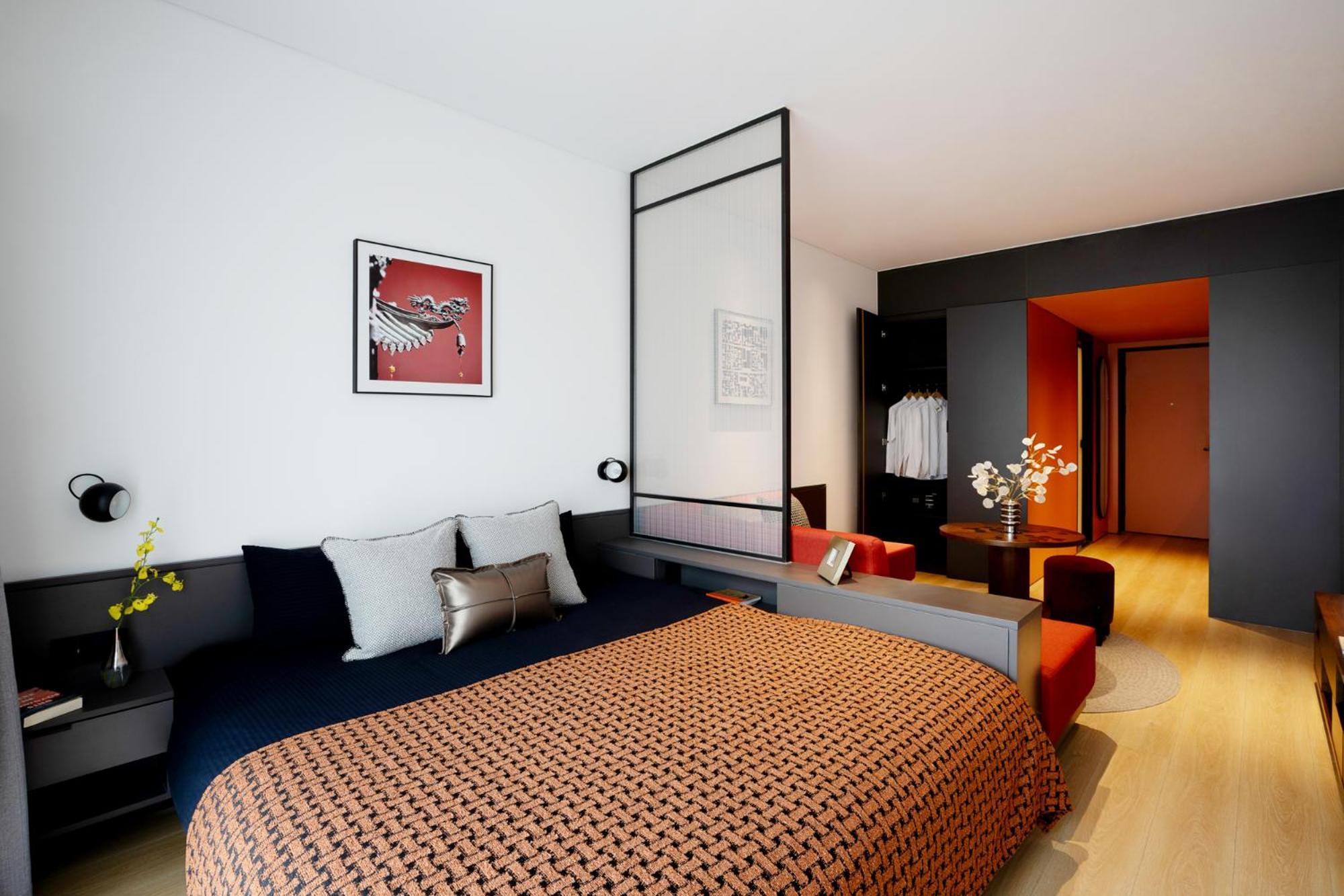 Base-Beijing Wangfujing Serviced Apartment- In Hutong &Bike Rental &Close To Forbidden City, Tian'Anmen Square &Subway Nearby &Free Coffee &Washing Machine,Kitchen &Restaurant Discount &English Speaking &High Speed Free Wifi Ngoại thất bức ảnh A room at the hotel