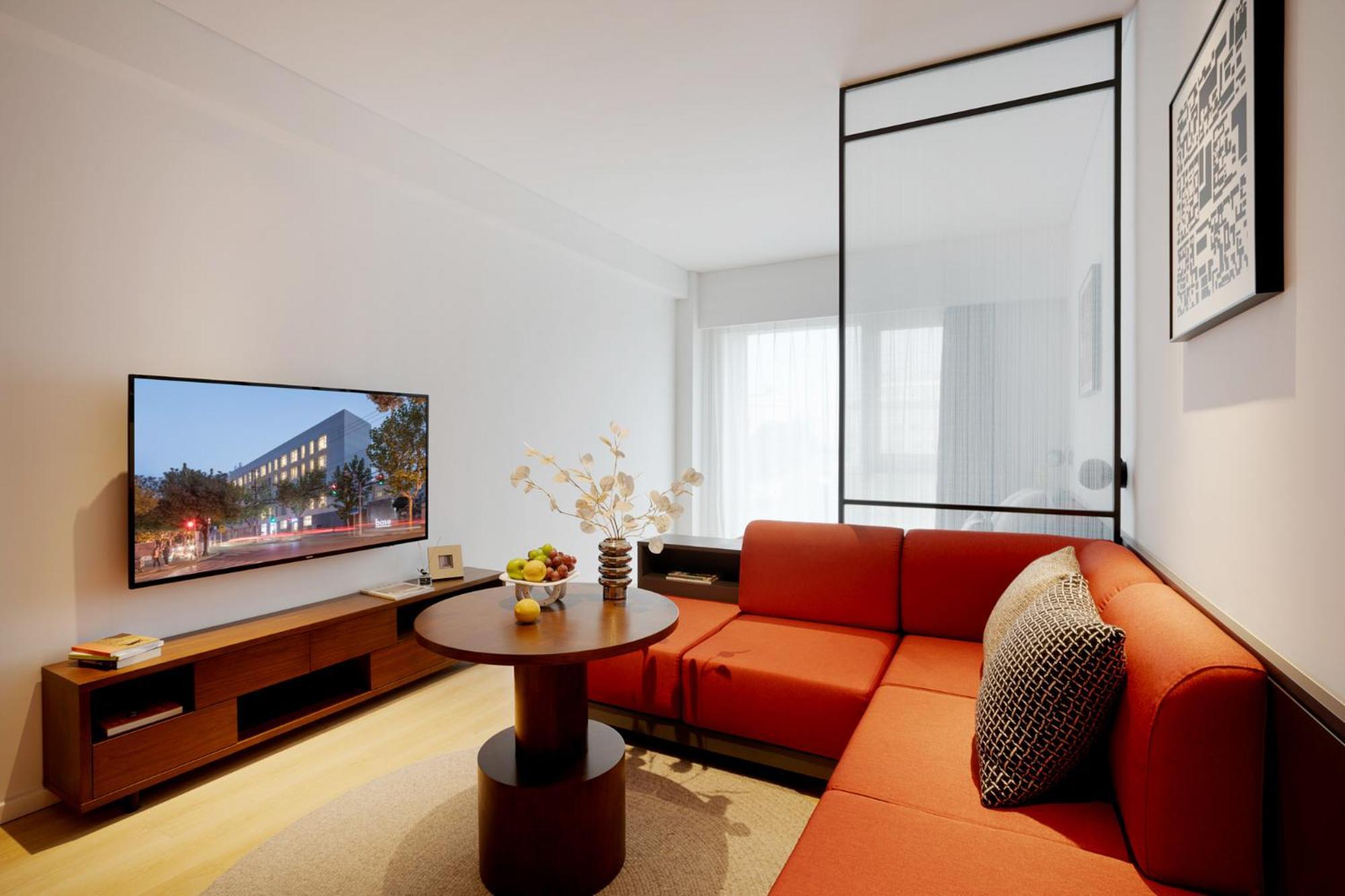 Base-Beijing Wangfujing Serviced Apartment- In Hutong &Bike Rental &Close To Forbidden City, Tian'Anmen Square &Subway Nearby &Free Coffee &Washing Machine,Kitchen &Restaurant Discount &English Speaking &High Speed Free Wifi Ngoại thất bức ảnh Living room