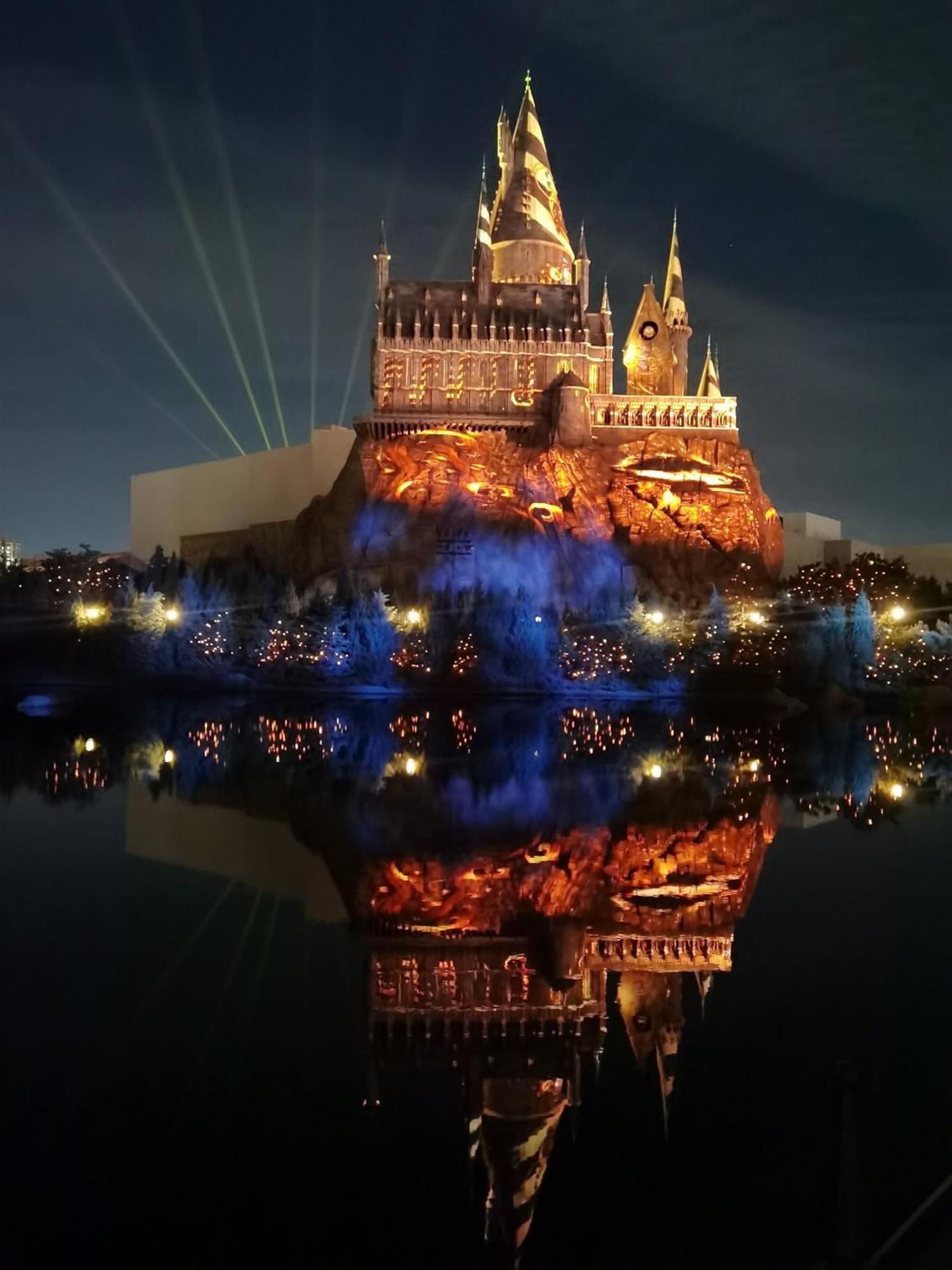 Base-Beijing Wangfujing Serviced Apartment- In Hutong &Bike Rental &Close To Forbidden City, Tian'Anmen Square &Subway Nearby &Free Coffee &Washing Machine,Kitchen &Restaurant Discount &English Speaking &High Speed Free Wifi Ngoại thất bức ảnh The show at Disneyland